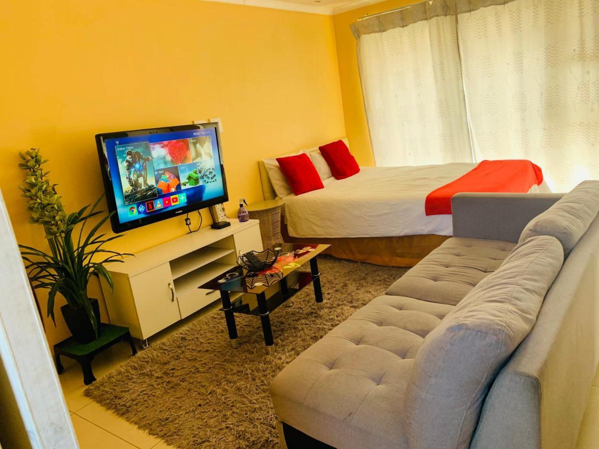 Mowetu Guest House ケープタウン エクステリア 写真