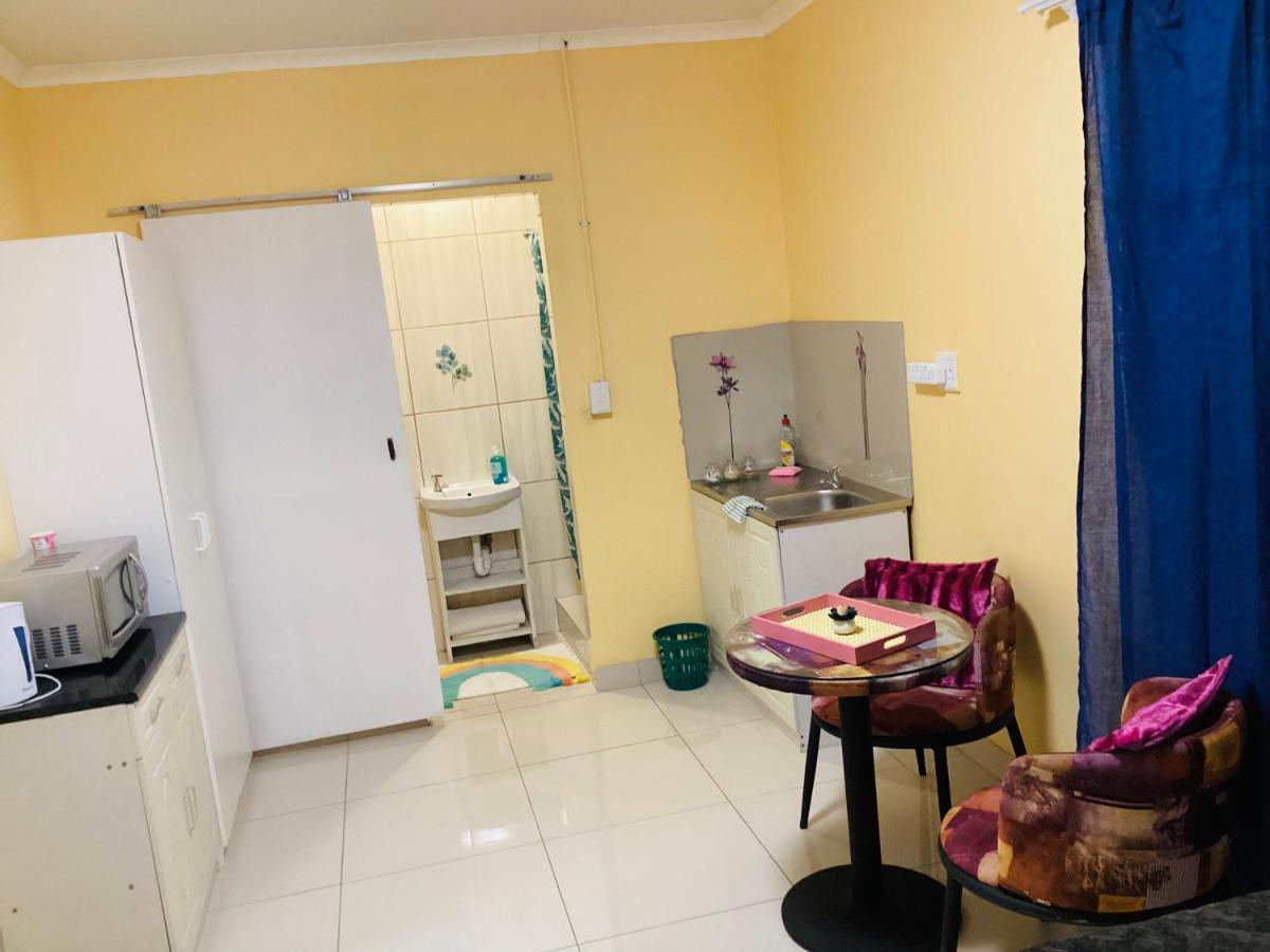 Mowetu Guest House ケープタウン エクステリア 写真