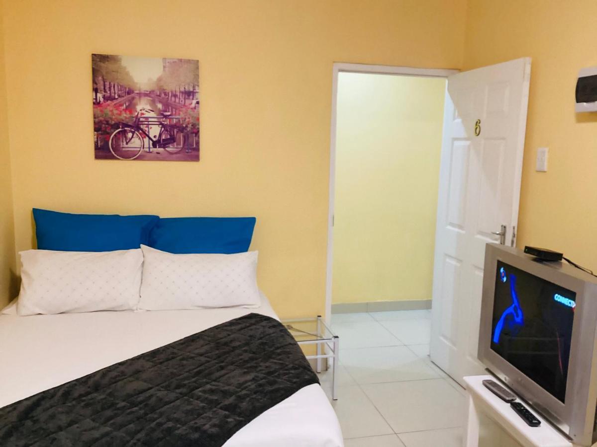 Mowetu Guest House ケープタウン エクステリア 写真
