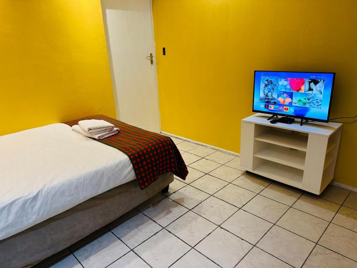 Mowetu Guest House ケープタウン エクステリア 写真